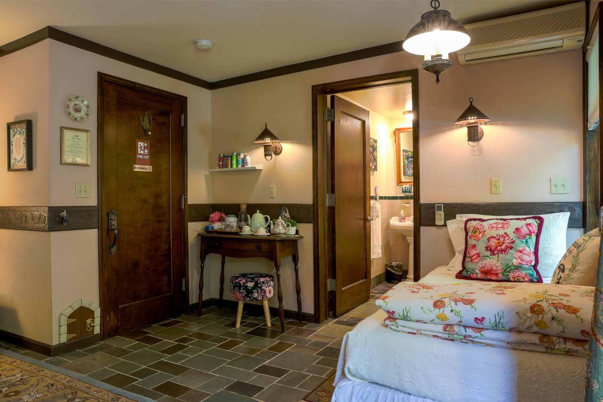 Stone Chalet Bed & Breakfast Inn Ann Arbor Eksteriør bilde
